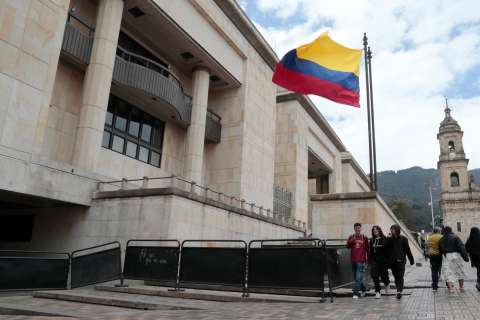 Suspenden decreto que les permitía a los sindicatos negociar con holdings empresariales