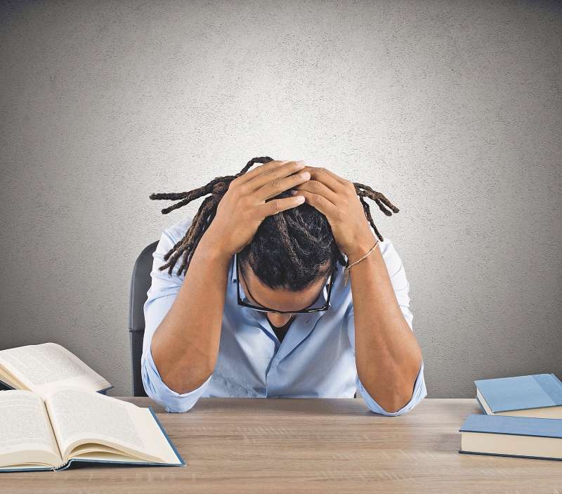 La baja exigencia en los criterios de admisión en muchas universidades afecta la calidad de los programas de los que egresan los investigadores en el país. / iStock