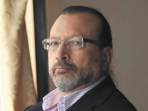 William Ospina y su manifiesto contra la “democracia traicionada y deformada”