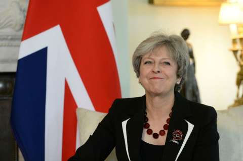 Unión Europea y Londres alcanzan proyecto de acuerdo sobre bases del "brexit"