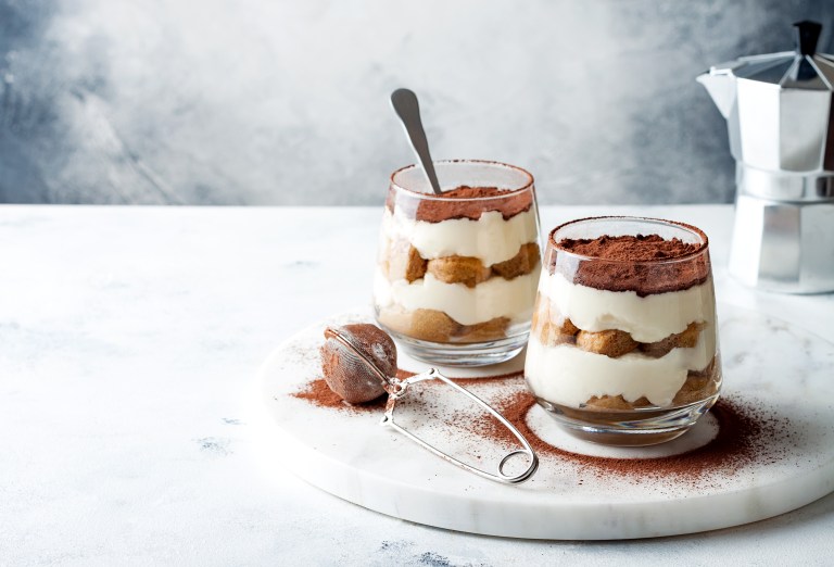 Sencilla y rápida: receta para hacer un falso tiramisú en vaso