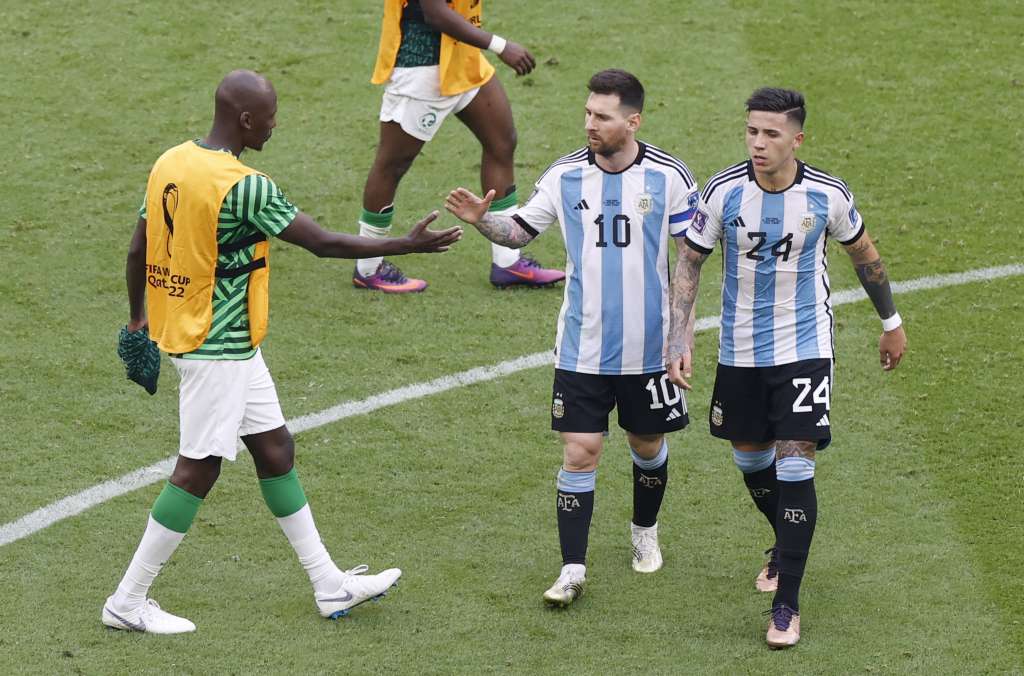 Lusail (Qatar), 22/11/2022.- Lionel Messi of Argentina (C) reacts after the FIFA World Cup 2022 group C soccer match between Argentina and Saudi Arabia at Lusail Stadium in Lusail, Qatar, 22 November 2022. (Mundial de Fútbol, Arabia Saudita, Estados Unidos, Catar) EFE/EPA/Rungroj Yongrit