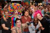 Elenco de "Sense8″ en el Desfile del Orgullo Gay de Canadá