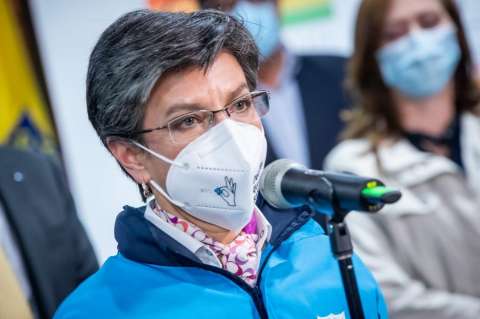 “Rechazar la vacuna es rechazar la posibilidad de estar vivo”: Claudia López