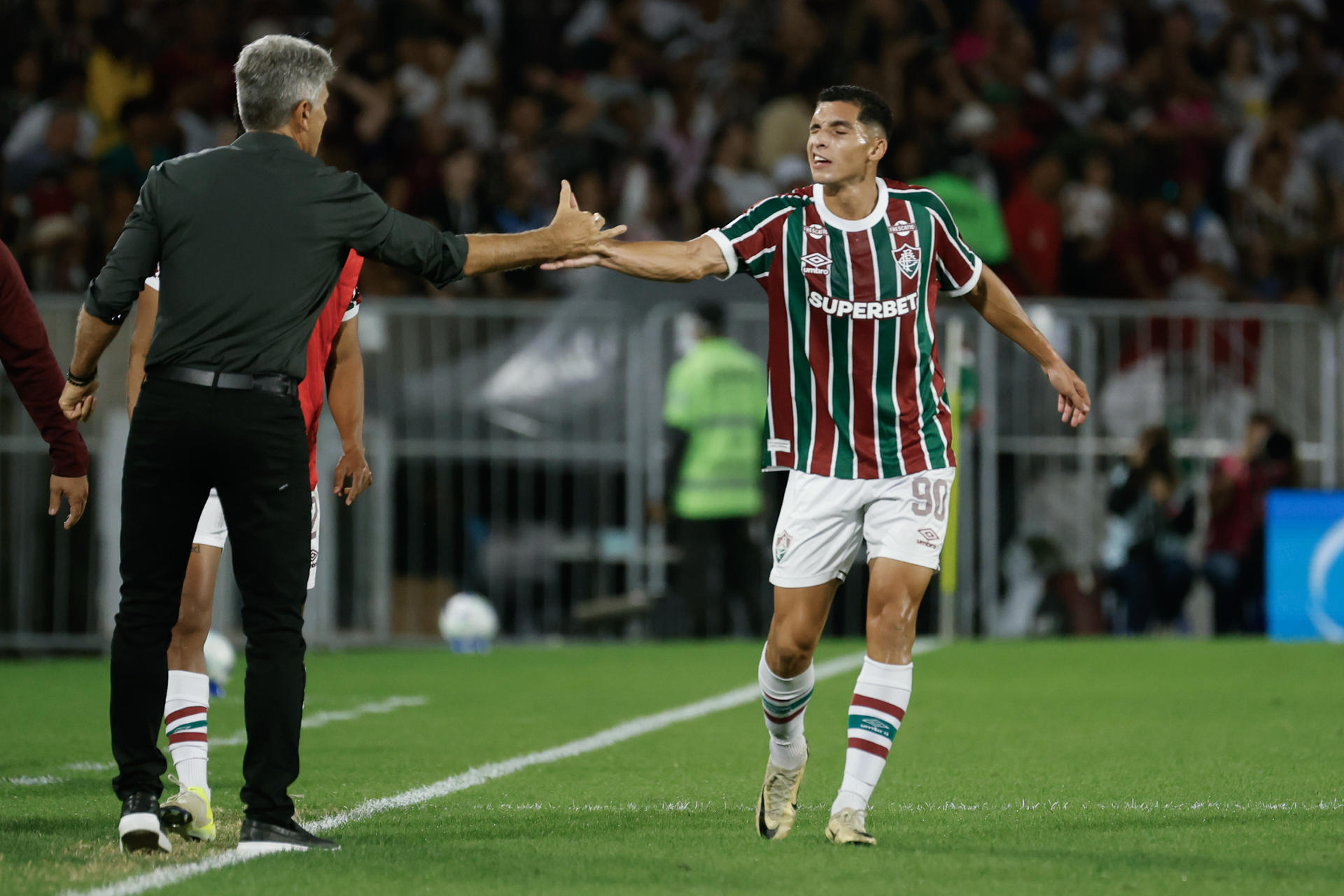 AME1784. RÍO DE JANEIRO (BRASIL), 19/08/2025.- Kevin Serna de Fluminense celebra un gol este martes, en un partido de los octavos de final de la Copa Sudamericana entre Fluminense y América en el estadio Maracaná en Río de Janeiro (Brasil). EFE/ Antonio Lacerda
