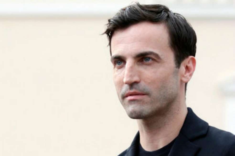Louis Vuitton renueva contrato con el diseñador Nicolas Ghesquière