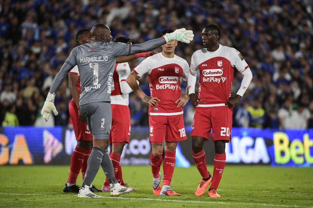 Partido entre Millonarios y Santa Fe en el Estadio El Campin de Bogotá