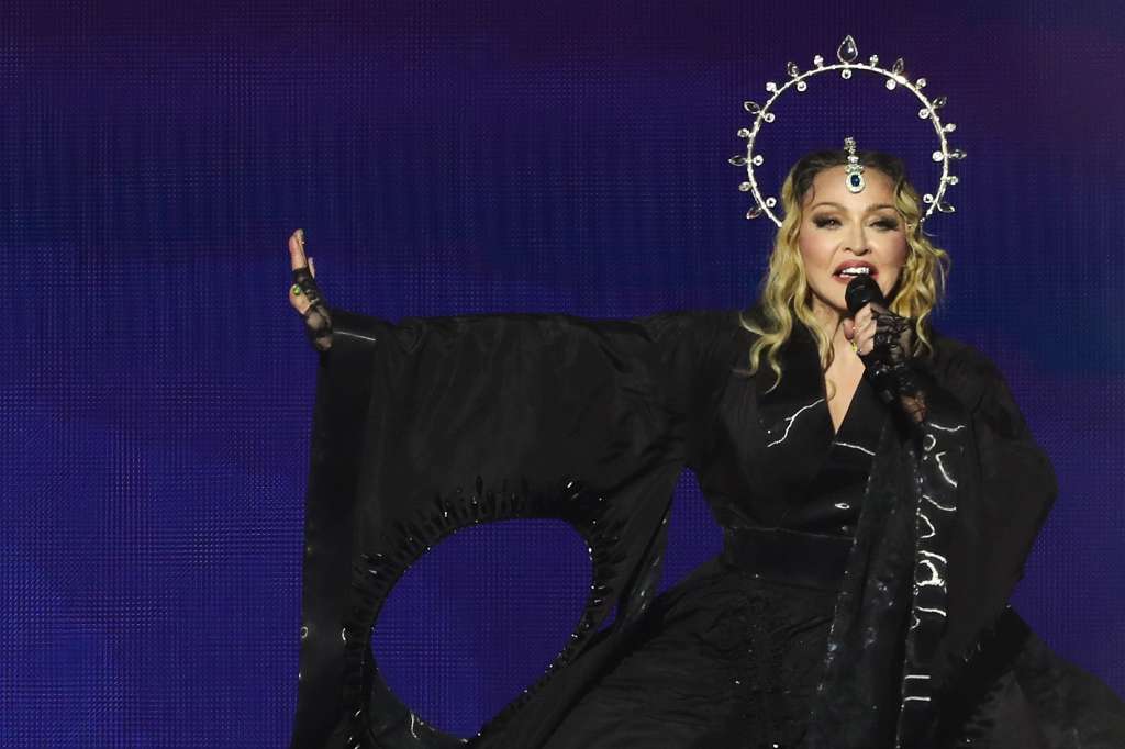 AME3447. RÍO DE JANEIRO (BRASIL), 04/05/2024.- La cantante Madonna se presenta en un concierto gratuito, única presentación de su gira The Celebration Tour en Suramérica, este sábado en la playa de Copacabana en Río de Janeiro (Brasil). EFE/ André Coelho