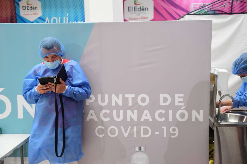 Filas y jornadas de vacunación contra el Covid -19 en diversos puntos de la capital
