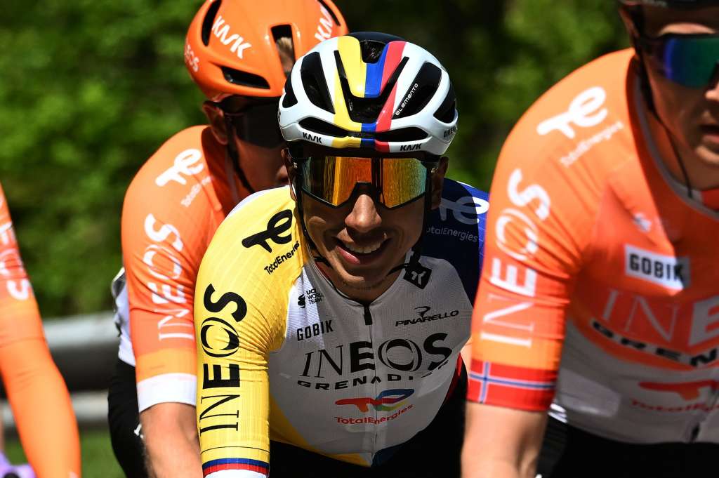 Egan Bernal, en el pelotón del Ineos.