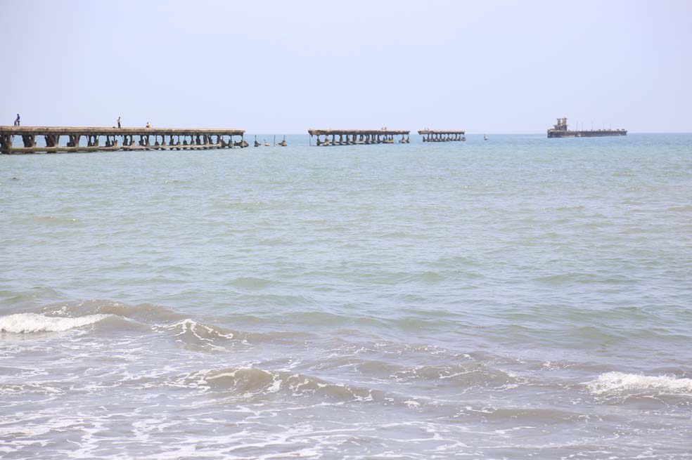 El 7 de marzo de 2009 se cayó el primer tramo, de 200 metros, del muelle. Así se ve actualmente. / Francisco Mejía