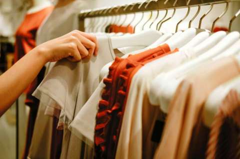 Diseñadores de moda crean plataforma para incentivar el comercio local