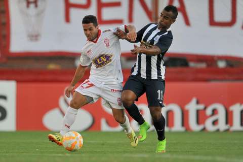 Huracán selló su paso a la fase de grupos de la Copa Libertadores