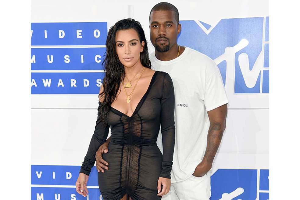 Entre Pete Davidson y Kanye West hubo reclamos, consejos y peticiones, todo por mensajes de texto.