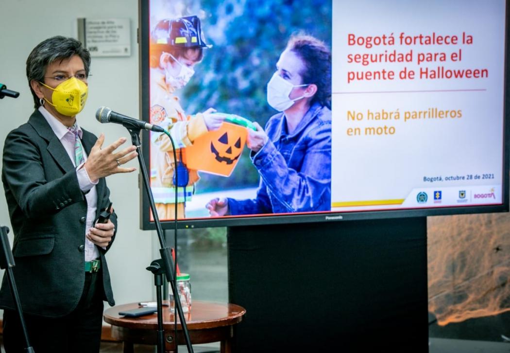 Alcaldesa de Bogotá pide no salir a pedir dulces en la noche de Halloween