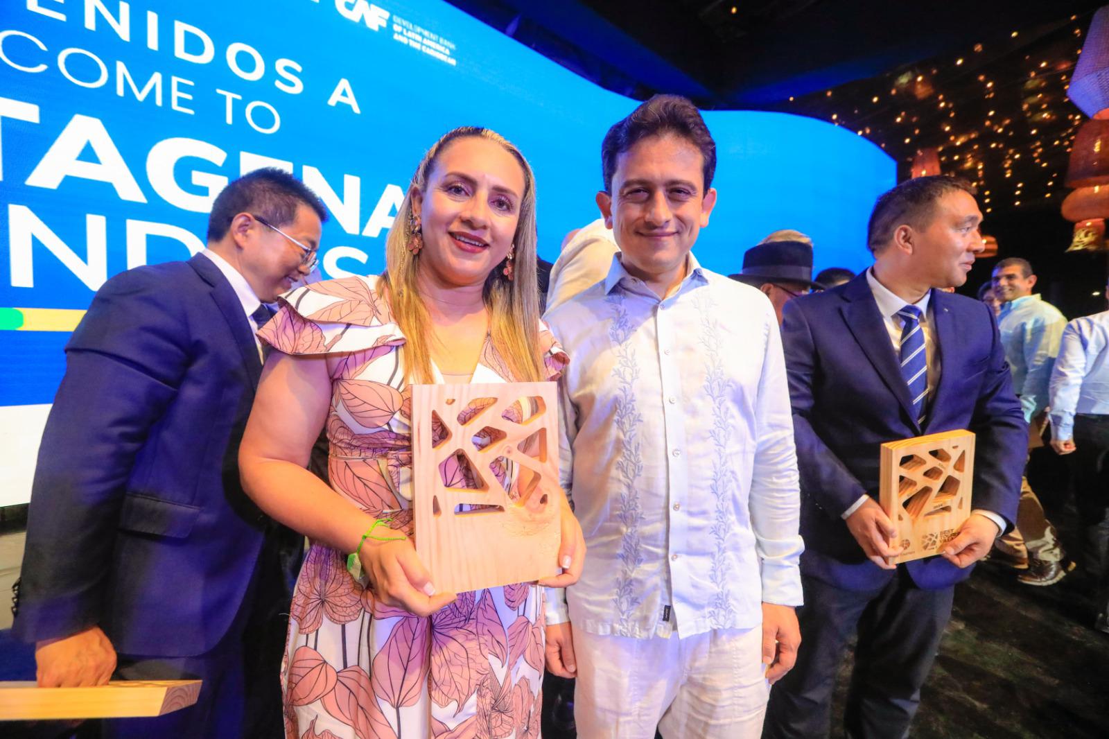 La alcaldesa de Jardín, Claudia Naranjo, y el ministro de Comercio, Industria y Turismo, Luis Carlos Reyes Hernández.
