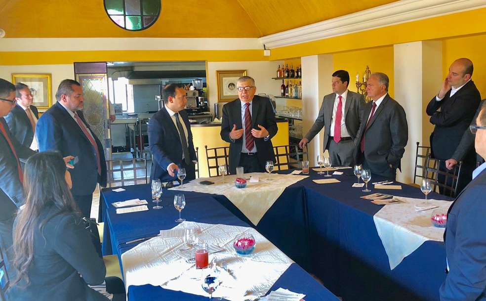 La colectividad roja considera que las relaciones cercanas con el gobierno deben mantenerse. / Archivo