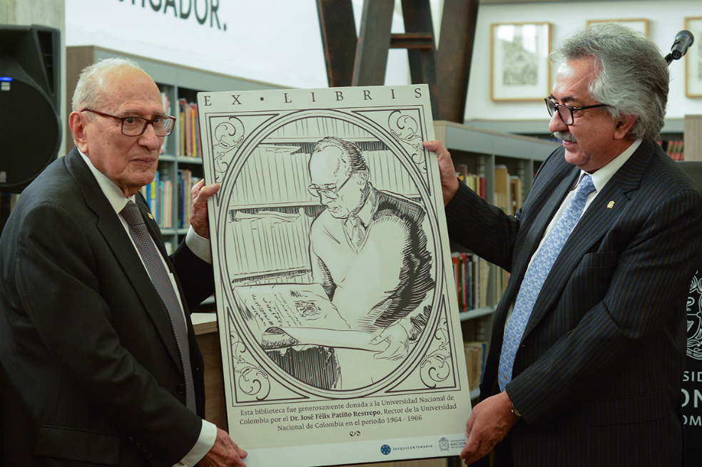 Ignacio Mantilla, rector de la Universidad Nacional, y José Félix Patiño, donante de la colección, durante la inauguración de la biblioteca.
/ Ovidio González.