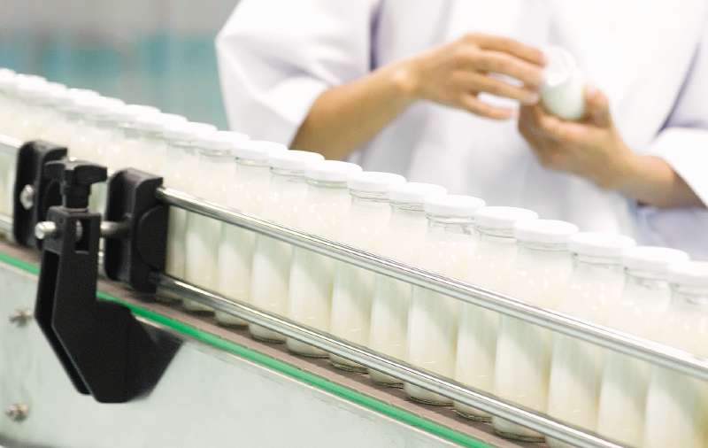 Los defensores de la leche cruda afirman que tiene más enzimas beneficiosas y probióticos diversos que la leche pasteurizada, y que su consumo se asocia a tasas más bajas de asma y alergias.