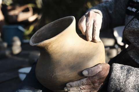 Talleres de cerámica ancestral para apoyar a los indígenas del Amazonas