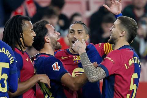 Barcelona goleó a Sevilla y apretó la tabla en LaLiga de España: mire los goles