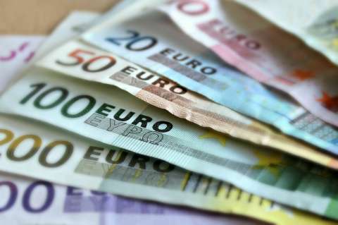 Mientras el euro se fortalece, el dólar se debilita por el misil norcoreano