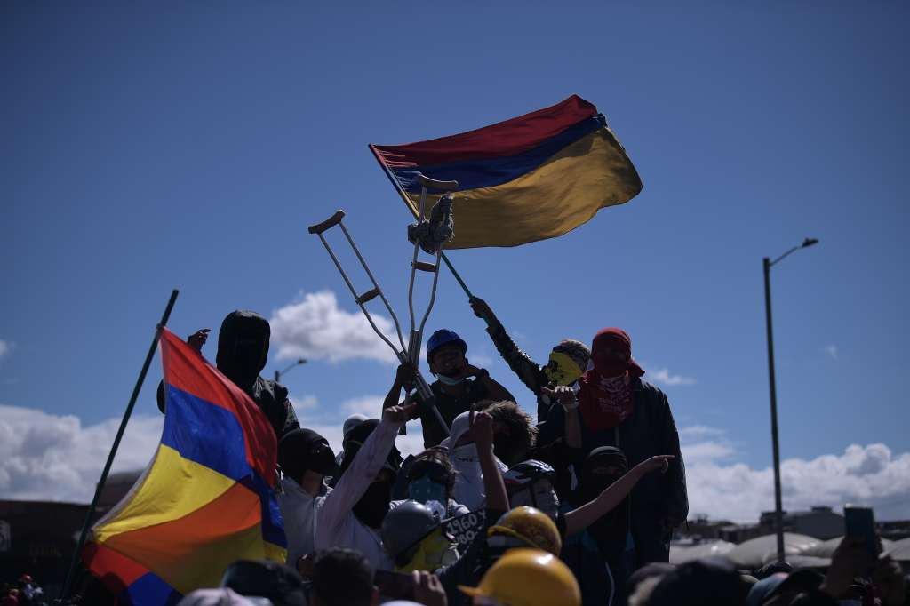 Plantón y protestas en la glorieta del Tintal que se desplazó hacia el portal de las Américas, ahora denominado Portal de la Resistencia, en el marco de la fiesta del 20 de julio "Día de la Independencia".