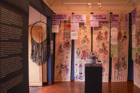 Asista a ‘Rodar Juntas’, la exposición que exalta a las mujeres ciclistas de Bogotá