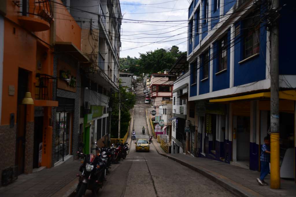 Varios aspectos de su población en Santander, entre ellos la Parroquia San Vicente Ferrer