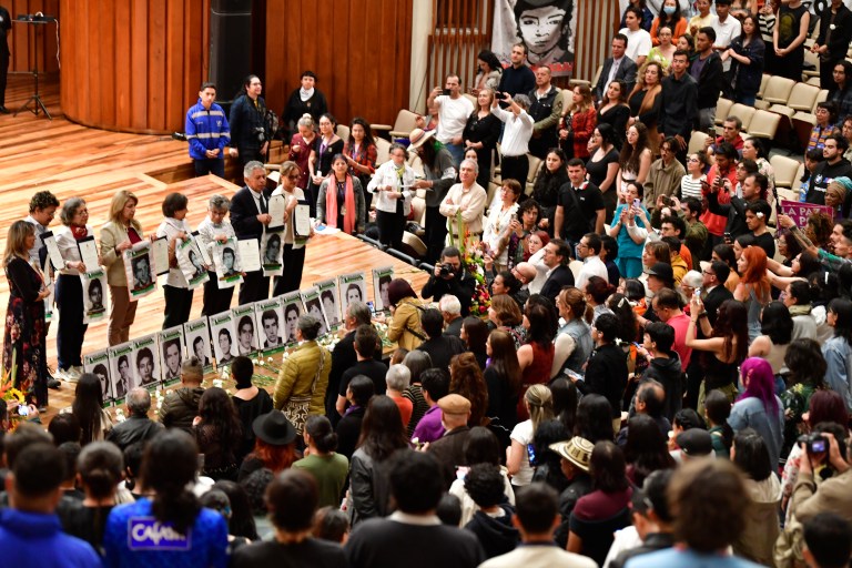 Graduación Póstuma Estudiantes de la Universidad Nacional