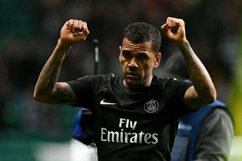 Dani Alves a Forlan: "Cierra el orto y deja de hacer polémica"