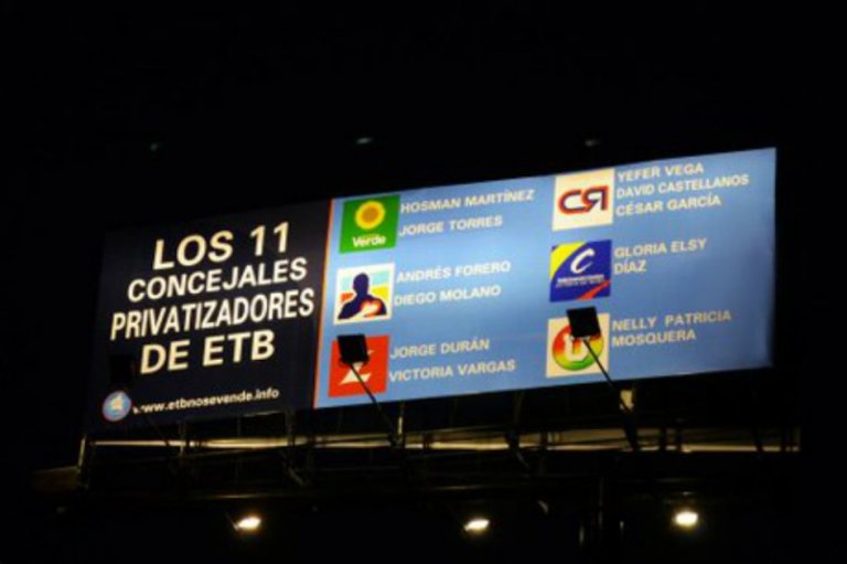 Reaparece valla con nombres de concejales que aprobaron venta de ETB