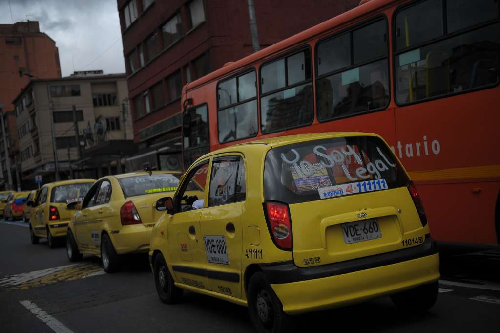 Protesta de taxistas por Inconformidad contra la ilegalidad y la piratería.