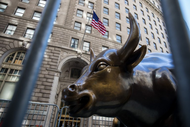 Dow Jones, Nasdaq y S&P 500 terminan con nuevos récords