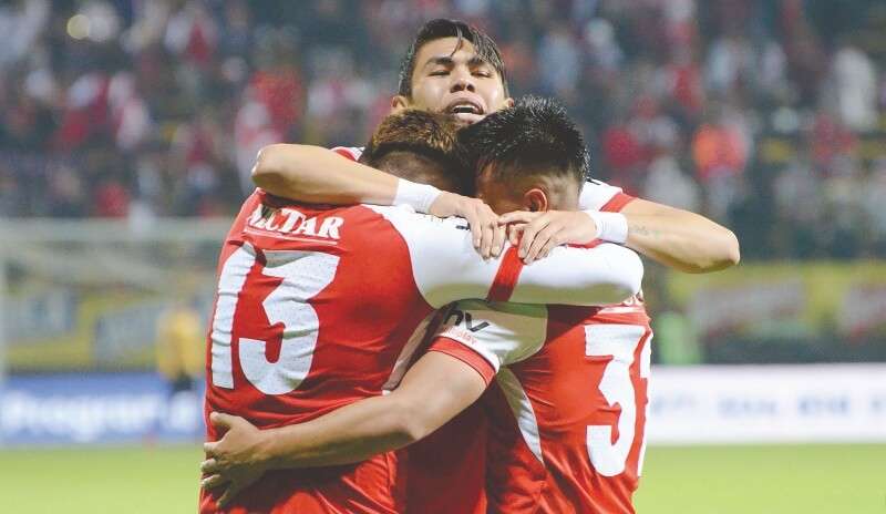 El defensa central llanero, formado en Atlético Nacional, registra 14 partidos con los cardenales, repartidos en 1.219 minutos. / Santa Fe