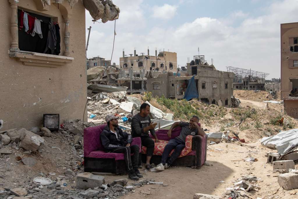 Gaza (---), 02/05/2024.- Palestinians sit on a sofa next to the ruins of their destroyed home in Khan Yunis after the Israeli army withdrew its forces from the southern Gaza Strip, 02 May 2024. More than 34,550 Palestinians and over 1,455 Israelis have been killed, according to the Palestinian Health Ministry and the Israel Defense Forces (IDF), since Hamas militants launched an attack against Israel from the Gaza Strip on 07 October 2023, and the Israeli operations in Gaza and the West Bank which followed it. EFE/EPA/HAITHAM IMAD