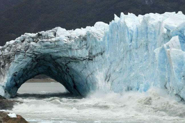 Arco del glaciar Perito Moreno. / AFP