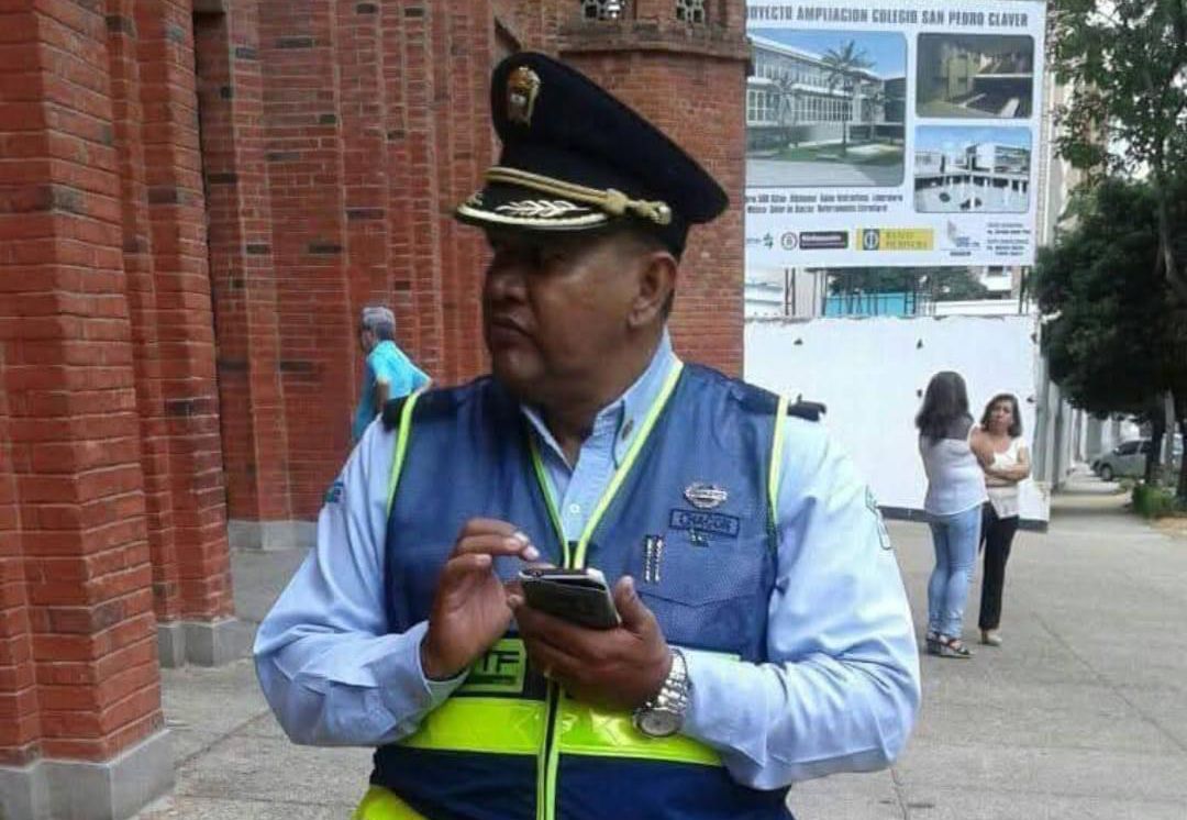 El agente de tránsito, Ricardo Chacón, quedó con muerte cerebral luego de ser atropellado por un motociclista que quiso evadir el control vial.