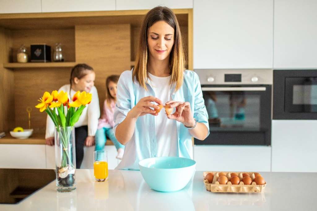El huevo es una de las principales fuentes dietéticas de vitamina D, que suele ser deficitaria en la población.