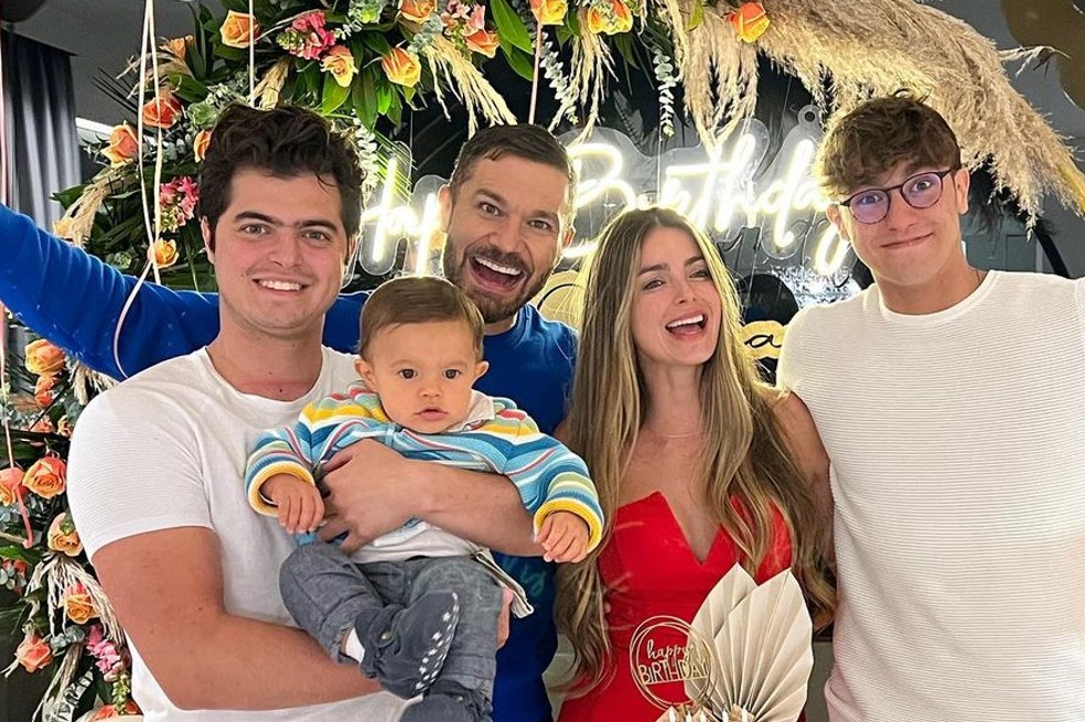 Mateo, de 9 meses, enterneció y sorprendió a sus padres e internautas. El video cuenta con miles de reproducciones.
