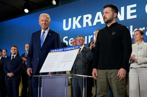 Biden se refiere a Zelenski como “presidente Putin” en la cumbre de la OTAN