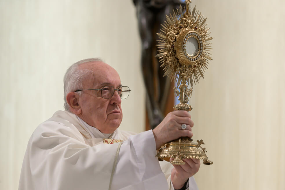 El Vaticano propone hacer las celebraciones de Semana Santa en septiembre, por cuenta del coronavirus. / AFP