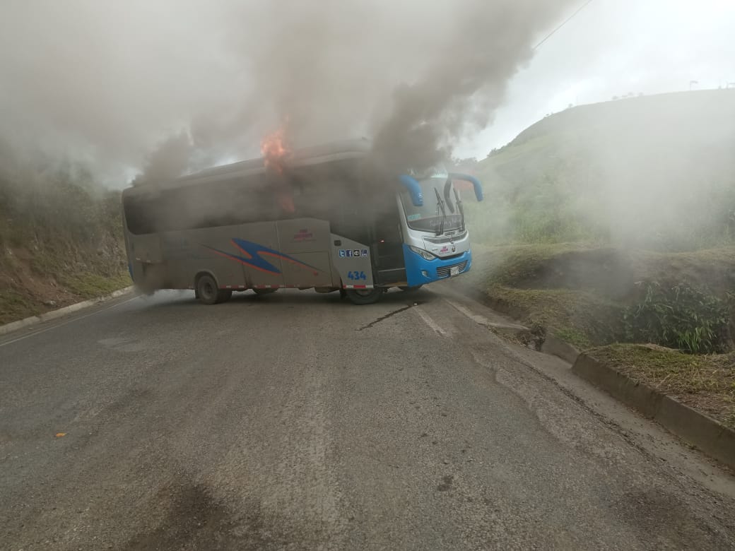 Más de 30 vehículos han sido incinerado en la vías del país.