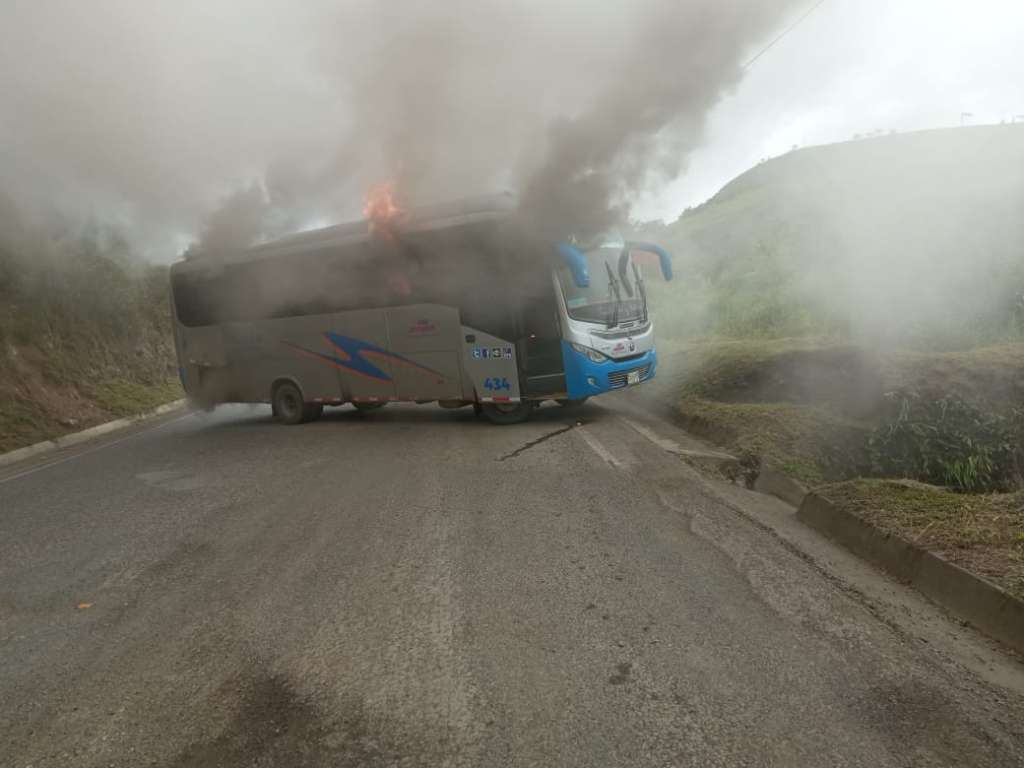 Más de 30 vehículos han sido incinerado en la vías del país.