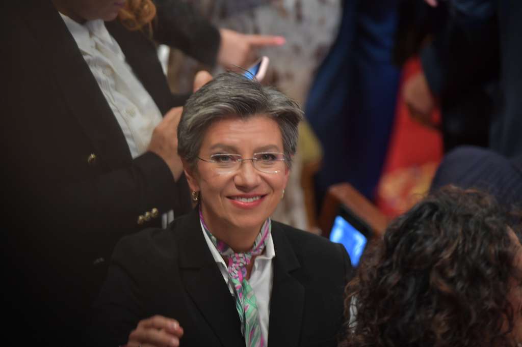 Alcaldesa de Bogotá y Angélica Lozano, senadora electa para el período 2022-2026 por el partido Alianza Verde, durante la instalación del Congreso y del último discurso de Iván Duque como presidente de Colombia (izq-der).