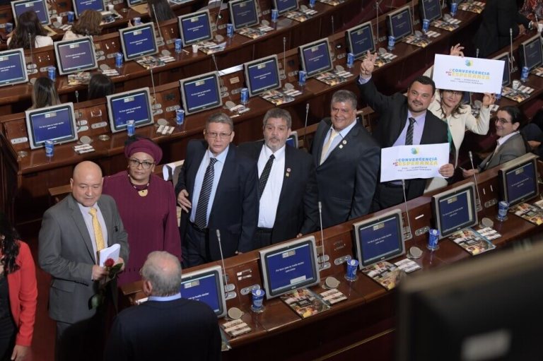 FARC propone renta básica para 9,5 millones de hogares durante tres meses