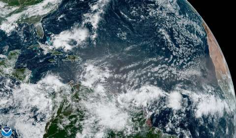 Lluvias se intensificarían en varias regiones del país por paso de onda tropical