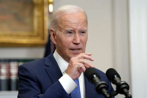 Biden presiona a gigantes tecnológicos para regular la inteligencia artificial