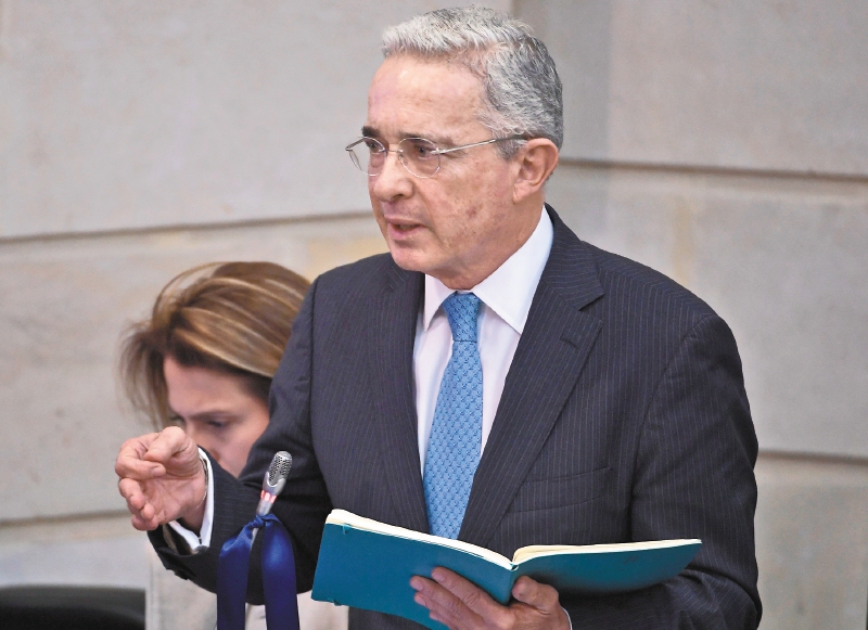 La fiscal Luz Samira Rodríguez es hermana de Edward Rodríguez, antiguo representante a la Cámara por el Centro Democrático y cercano al expresidente Álvaro Uribe Vélez.