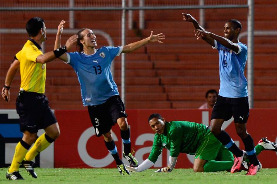 La celeste arrancó con pie derecho el hexagonal / AFP